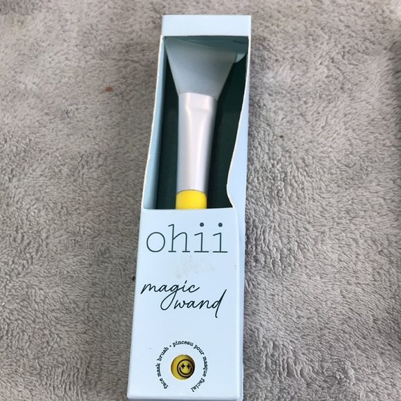 Beauty Tool Bundle Ohii, Wetbrush, and J.Cat New - Picture 6 of 13